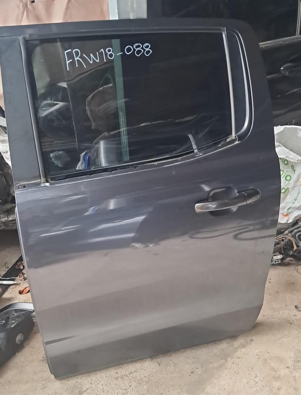 Puerta trasera izquierda